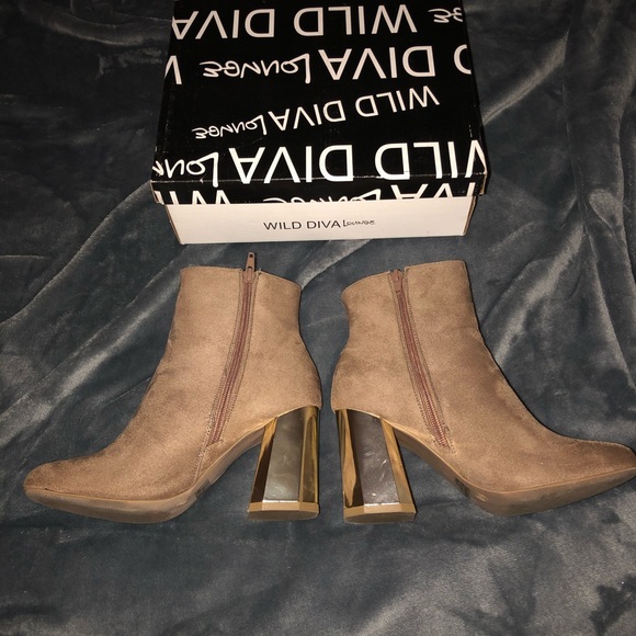 Gold Heel Tan Suede Size 7.5 Boots 👢 - Picture 4 of 7